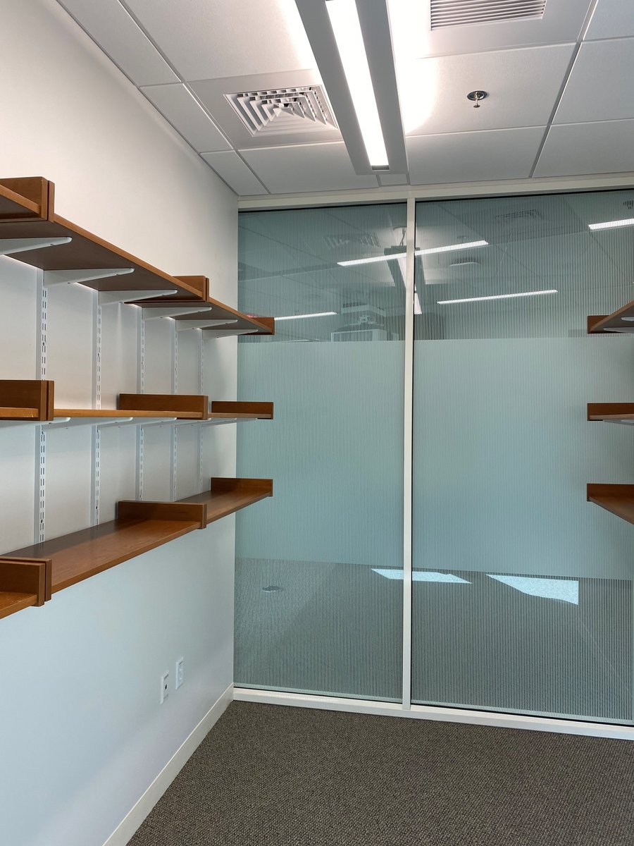 AAWindowPRODUCT's tweet photo. Installation of a new office space in Cambridge. Maneuvering 300lb glass panes proved to be particularly challenging. #safetyqualityservice #AandA https://t.co/4UXmZntEcO