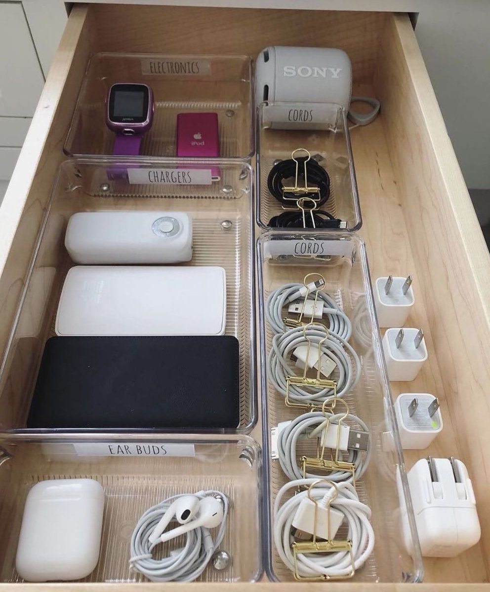 NeatasaPin's tweet photo. Too many junk drawers? Give each drawer a job. See what is in your current junk drawer and create categories like tools, pet supplies, tech accessories. The drawers may not be tidy but finding things will be easier.
#justaskjen #cleverideas #junkdrawer #organizinghacks https://t.co/rVqoVnlbvU