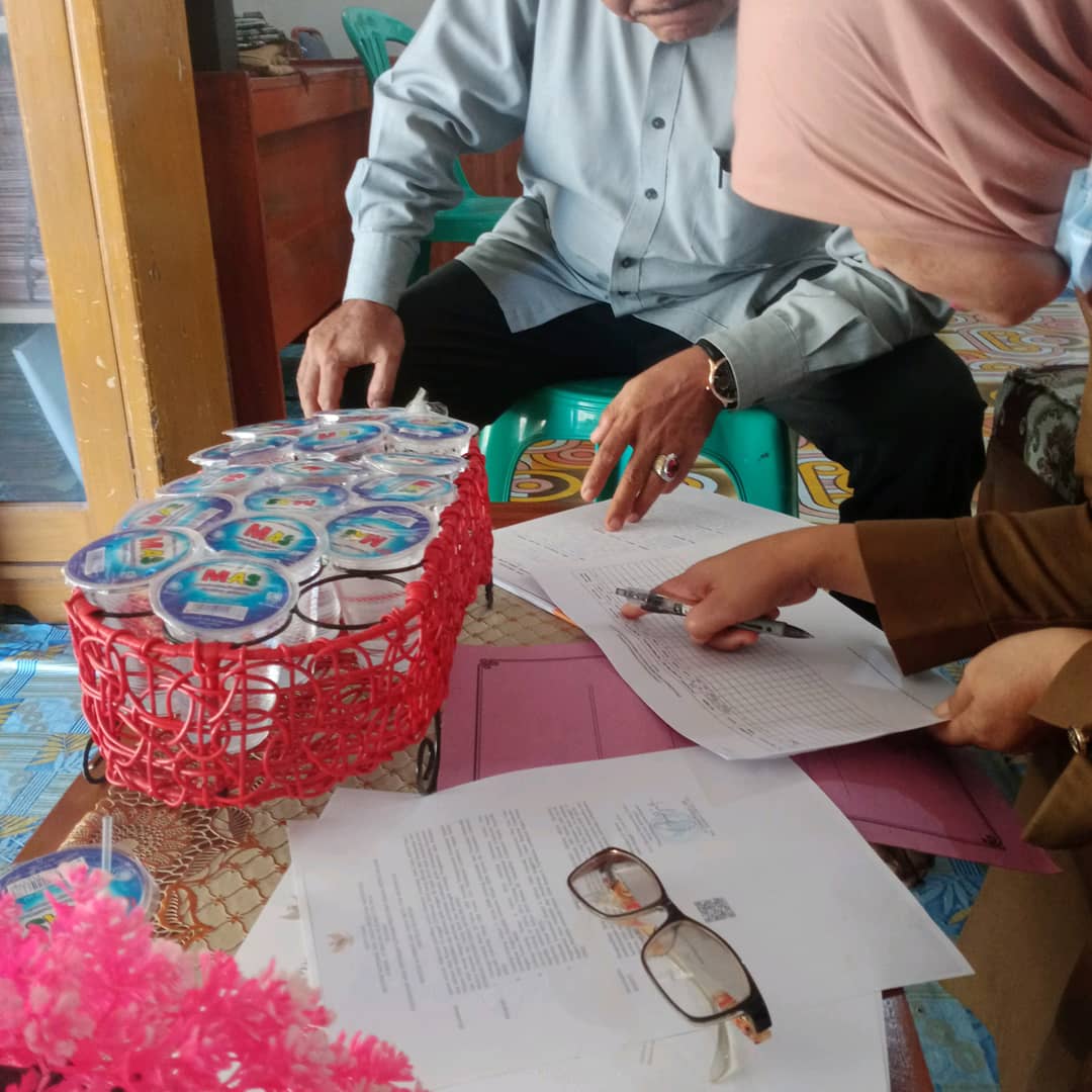 PTasari's tweet photo. PPKL bersama tim SATGAS melakukan kunjungan dan pengawasan pada Koperasi Graha Mitra Selaras

@KemenkopUKM 
@PENYULUH_COOP 
#ppklprovinsibengkulu
#ppklkabupatenkaur
#ppklputritasari https://t.co/AbQBkOqx4p