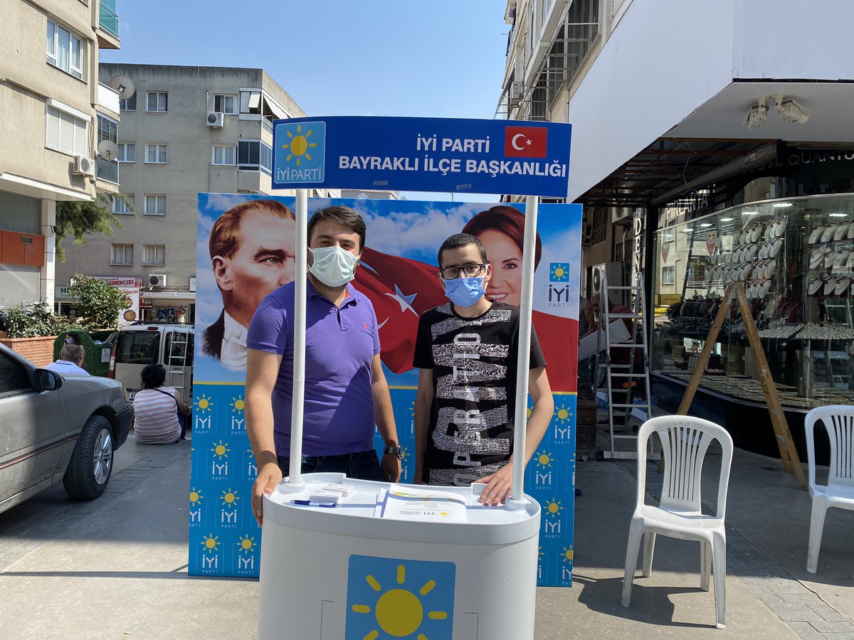 Bayraklı İlçe Gençlik Kolları Başkanımla @berk_avcii birlikte üye kayıt nöbetindeyiz.