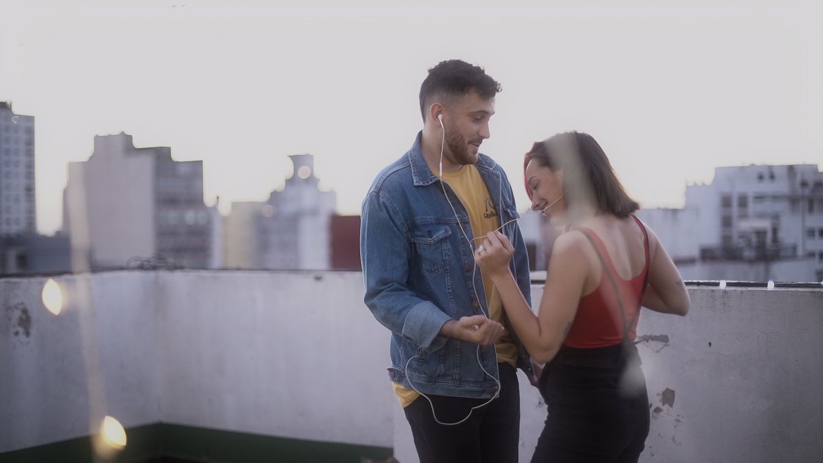 Ya salió el video AMANECER de @nacholambre 
📺 Miren el video completo: youtu.be/t5yO51WegCs
🔸Dirección y cámara: @chuflowers
🔸Cámara y edición: <a href="/GodyMex/">GodyMex</a> 
🔸Ella: <a href="/malerondina/">manela</a>  
🔸Producción musical: <a href="/maxi_abal/">maximiliano abal</a> 
#amanecer #videoclip #nacholambre #laplata #music #musicvideo