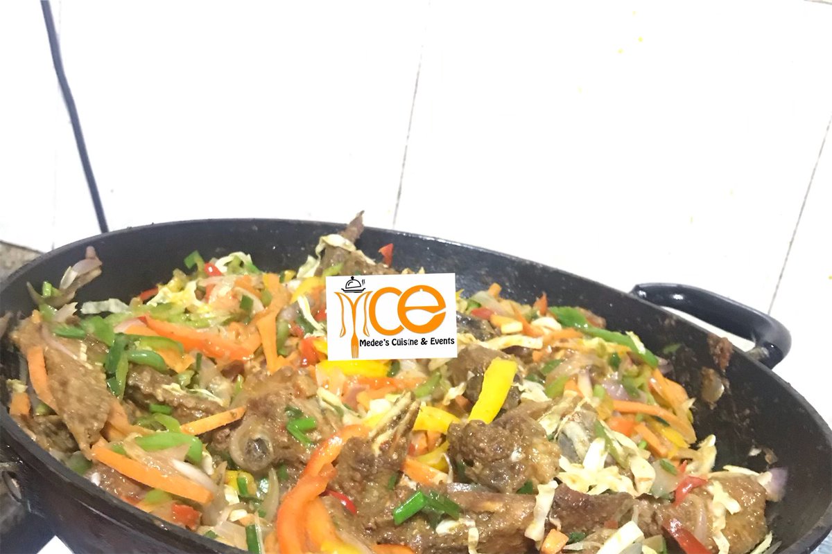 SisterRomantic1's tweet photo. Chicken sauce lovers…. This is a mouth watering vegetable chicken sauce from medee’s cuisine… contact 0241786372 to place an order.      #pleasesupportmybusiness https://t.co/arq3Oejqcs