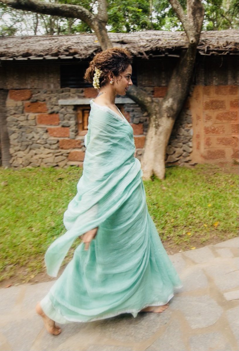 KanganaQ's tweet photo. The nature of yoga is to shine light of awareness into darkest corners of body 🕉️
#KanganaRanaut 
#InternationalDayOfYoga https://t.co/lLvIZFmak6