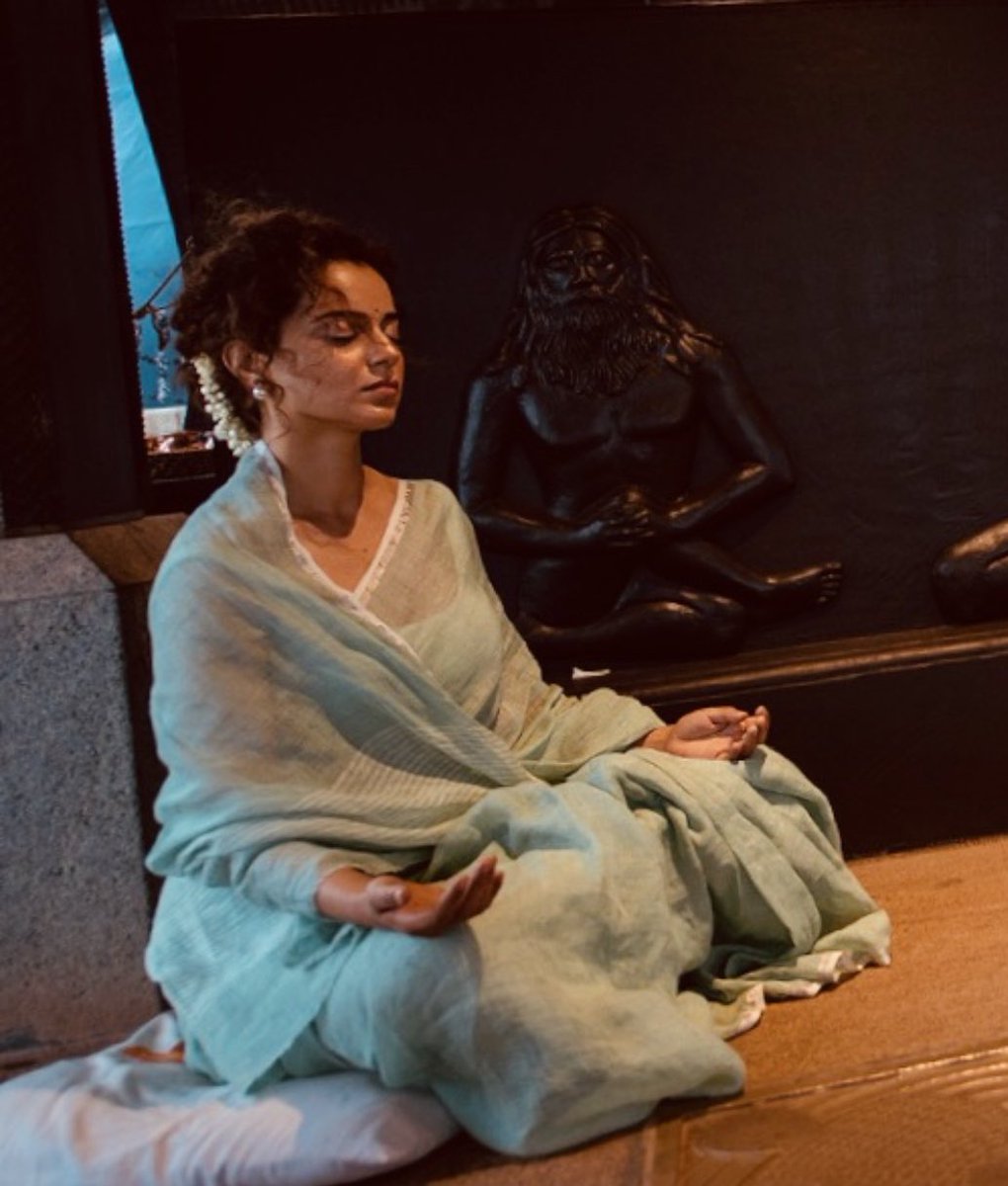 KanganaQ's tweet photo. The nature of yoga is to shine light of awareness into darkest corners of body 🕉️
#KanganaRanaut 
#InternationalDayOfYoga https://t.co/lLvIZFmak6