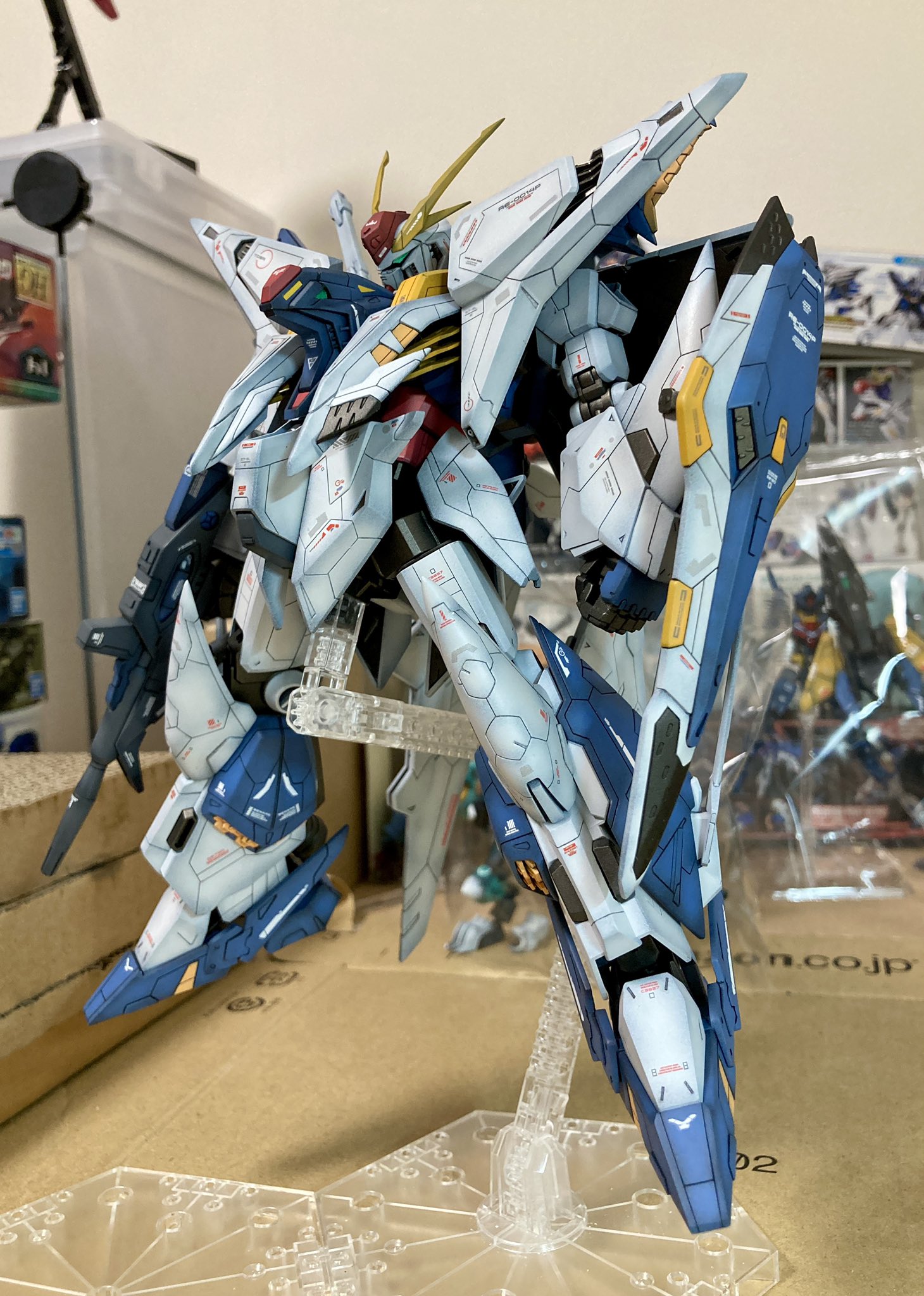ルゥア ガンプラ 予定よりも早く吹けたので 完成 Hguc 3gを少しアレンジして作りました 体型変更 マスクをガンダムタイプに変更 肘や膝等を尖らせ プラ板とモールド追加で情報増加を行っています 劇場版とその他の中間位の印象になるよう意識しました