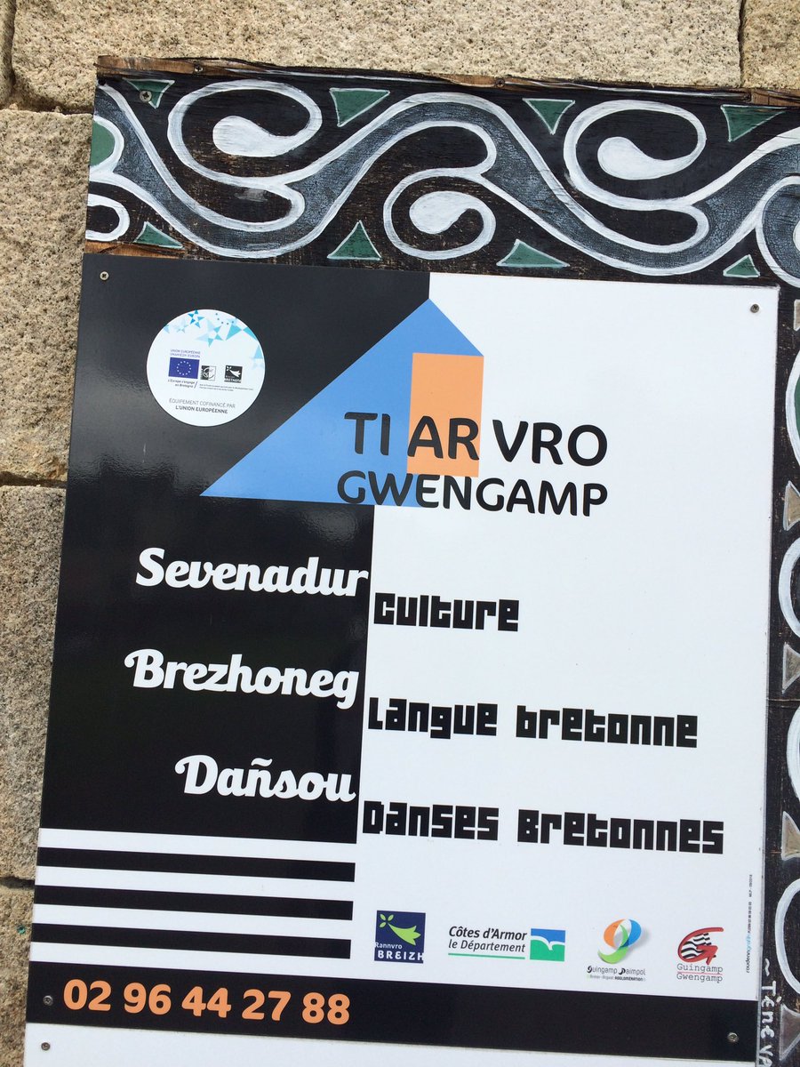#Gwengamp nos voisins du CLPS nous ont rendu visite pour découvrir les fondamentaux de la culture bretonne ( danses et 👅) #RefugeesWelcome #BreizhDigor #Guingamp #bzh