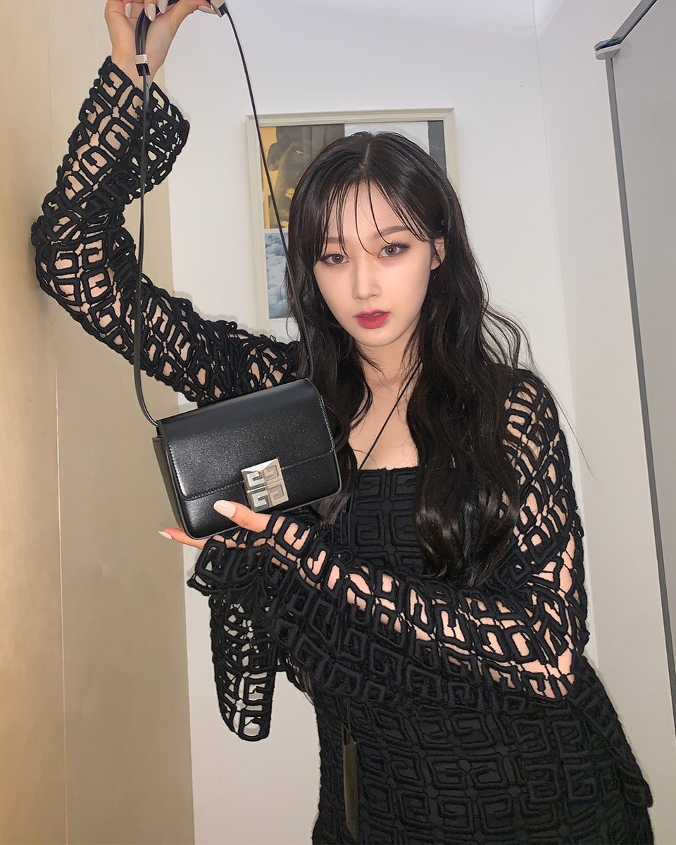 aespavn1st's tweet photo. #광야대스타_에스파_1위
Happy 🌙
#aespa #Giselle https://t.co/yfBf6LHMGW