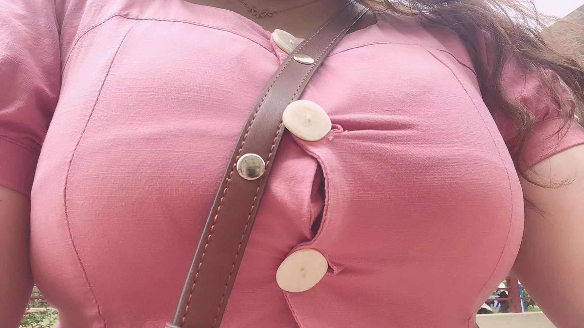 LoveBoobsssss's tweet photo. 被巨乳撑破的衣服@jamesqiang1 https://t.co/chkltoXZaw