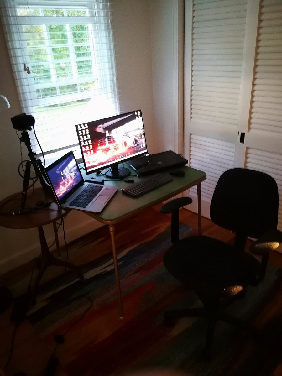 Was able to bring some of my gear from NL to at least stream where I can while vacationing in the USA. For now, a work from home scene. New places planned to come later on