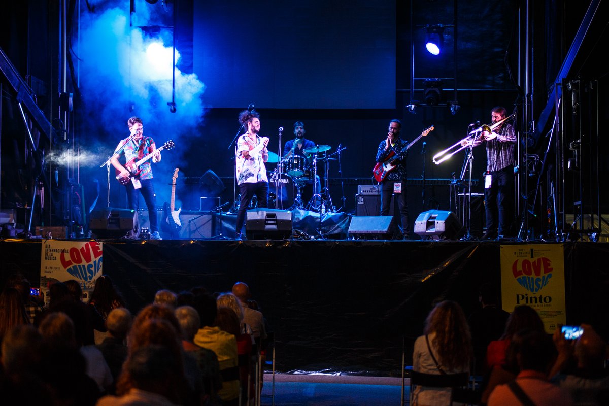 diegortizpsoe's tweet photo. Este fin de semana hemos disfrutado del festival I Love Music Pinto: 2 días de música en directo donde no ha faltado el talento #madeinPinto. ¡Seguimos trabajando para preparar más cultura y ocio saludable!
👉🏼Aquí la de programación de junio: https://t.co/EoBYrml5mV
#VivePinto https://t.co/RWKjvJ3sxU