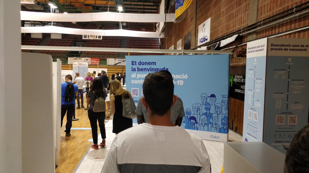 arnau_torrente's tweet image. Des de la selectivitat que no estava en un lloc on només hi hagués gent de la meva edat.
#vaccí #COVID19