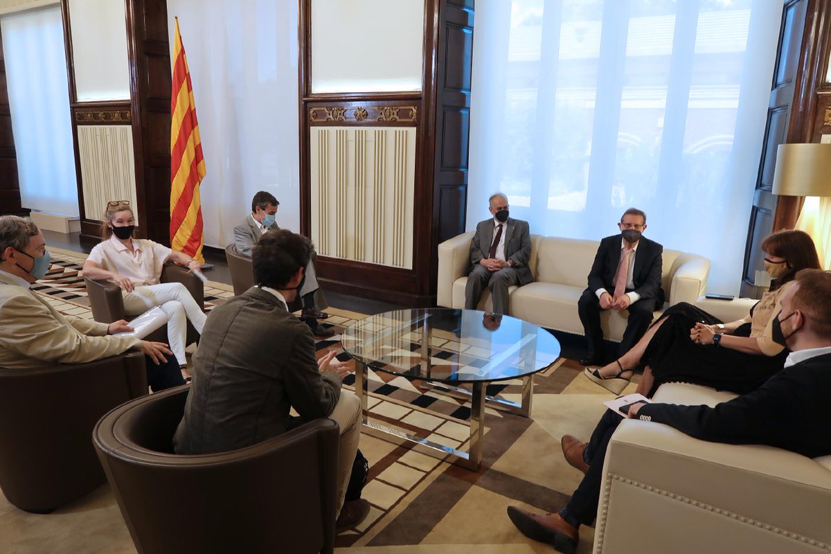 mhp_LauraBorras's tweet photo. El Corredor Mediterrani és una infraestructura estratègica pel futur de Catalunya i del sud d'Europa. Per això, m'he reunit en audiència amb FERRMED i la FOC, per escoltar les seves propostes per la millora del transport ferroviari i la competitivitat industrial. https://t.co/uGvWRfX9iR