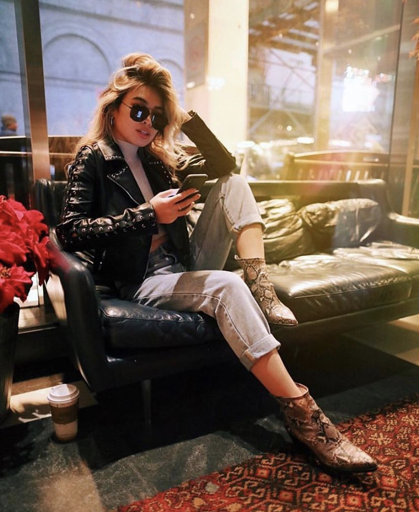 HyattCentricTSQ (@hyattcentrictsq) on Twitter photo There's no better place to celebrate #nationalselfieday than in the selfie capitol for the world, Times Square! 🤳 
Get those selfie-poses ready - our doors open in 3 days! 🎉 
📷 : @elleisalwayshere There's no better place to celebrate #nationalselfieday than in the selfie capitol for the world, Times Square! 🤳 
Get those selfie-poses ready - our doors open in 3 days! 🎉 
📷 : @elleisalwayshere