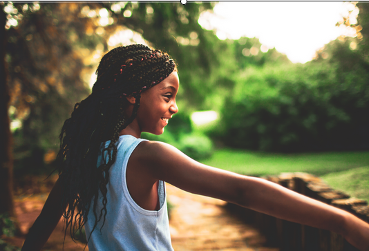 NatlPAT's tweet photo. Take advantage of the warm weather! Outdoor play is an important part of childhood. Try encouraging your child to run around the park, dig and dump sand in the sandbox, or climb up and going down the slide. #parenting #homevisiting https://t.co/eo3vsYqvmo