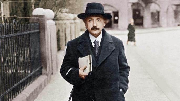 AlbertEinstein's tweet photo. Back to work! #MondayMotivation https://t.co/LyDzVUvosJ