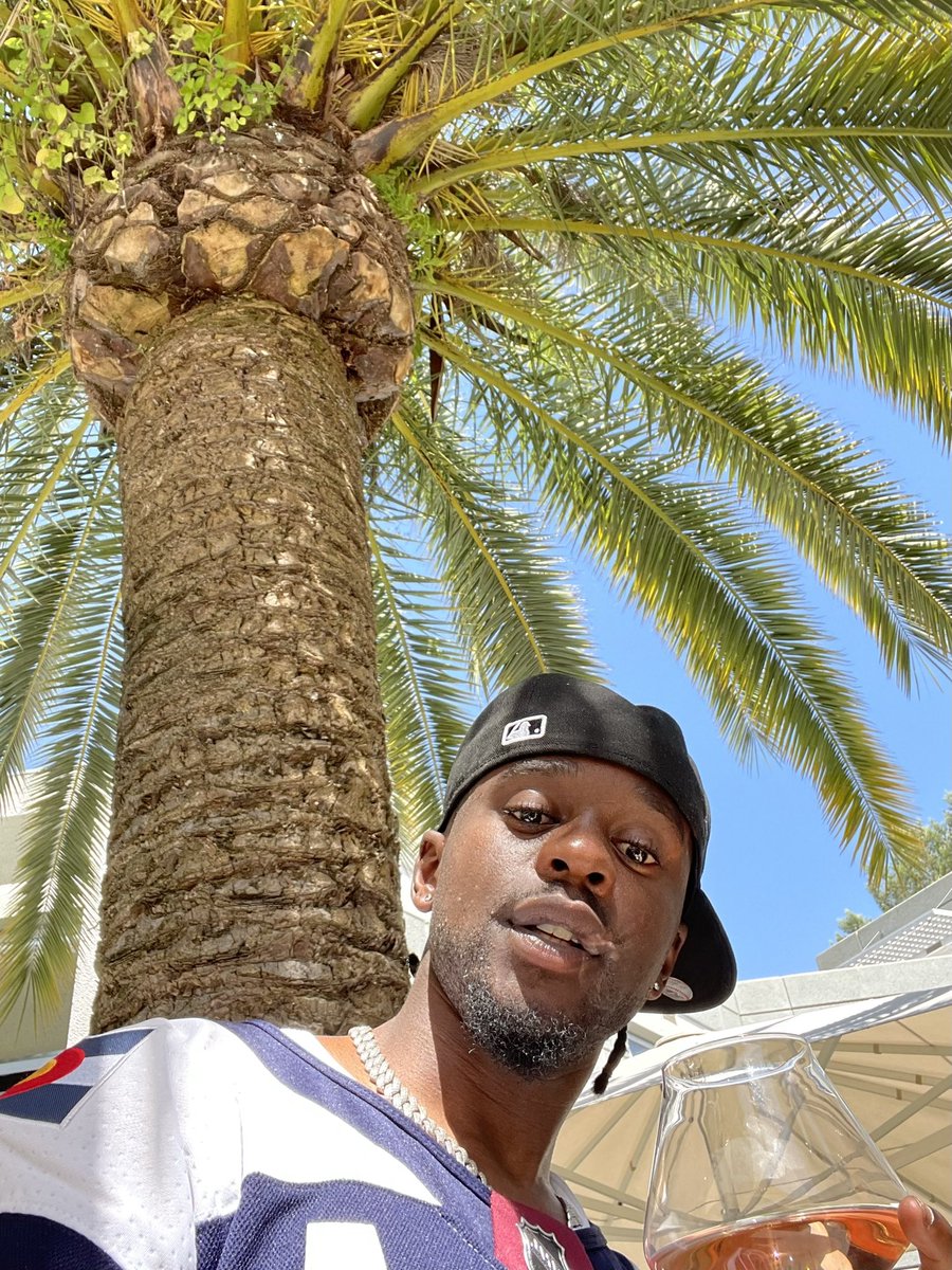 Guy2Bezbar's tweet photo. C’est COCO JOJO 🌴 https://t.co/vydZa1MNm8