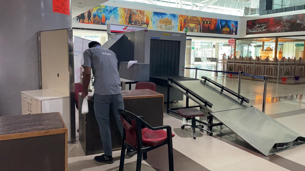 aaiasrairport's tweet photo. SGRDJI Amritsar Airport ensures a safe and comfortable journey for its passengers following all standard safety COVID-19 protocols. #Sanitization #SocialDistancing #ProperMask #FlySafe #FlyHigh
@MoCA_GoI @AAI_Official @aaiRedNR https://t.co/KA7nmElbf0