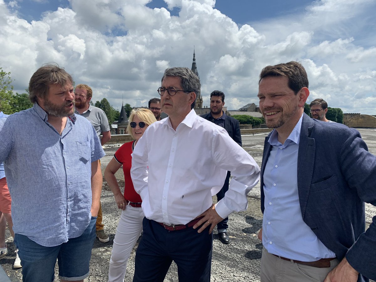 avecRottner_08's tweet photo. La campagne continue ! Retour sur le terrain, avec @JeanROTTNER, avec une séquence #culture et #développementdurable avec @CabaretVert et @FMTMcharleville, à la #Macérienne, à #CharlevilleMezieres. https://t.co/cvZQP7ktTa