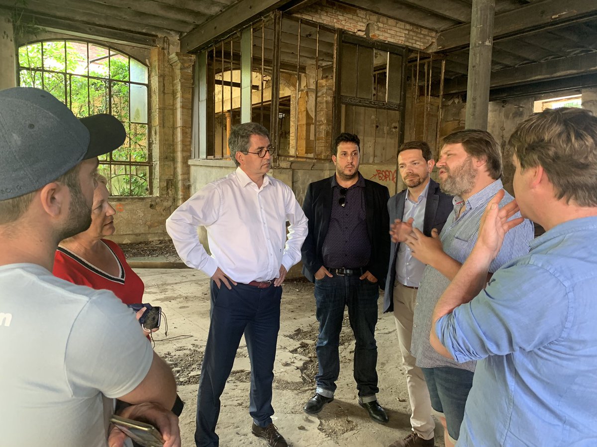 avecRottner_08's tweet photo. La campagne continue ! Retour sur le terrain, avec @JeanROTTNER, avec une séquence #culture et #développementdurable avec @CabaretVert et @FMTMcharleville, à la #Macérienne, à #CharlevilleMezieres. https://t.co/cvZQP7ktTa