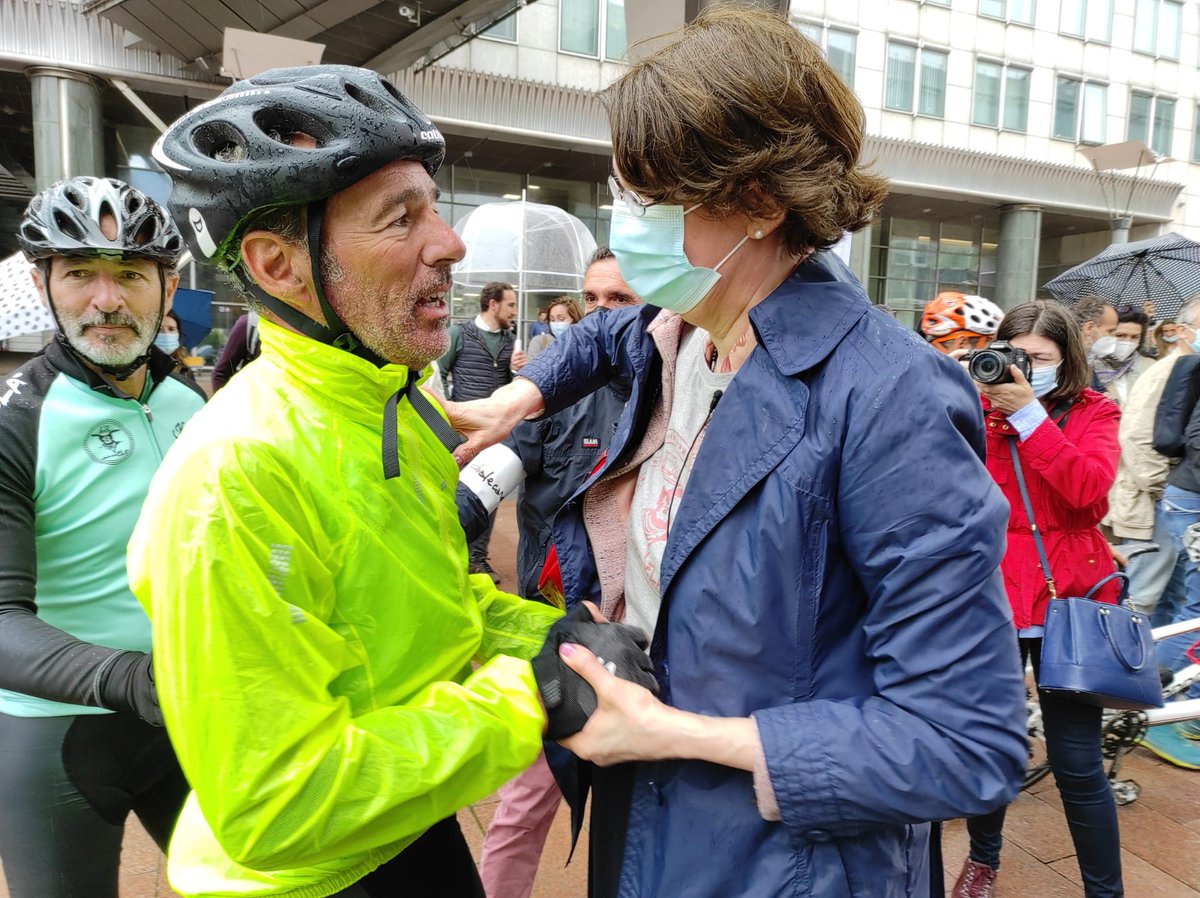 Jaime Lafita sailed &amp; cycled from Bilbao to Brussels to raise awareness about #ALS &amp; was received today by <a href="/SandraGallina/">Sandra Gallina</a> 

Thank you for putting this disease into the spotlight. Aupa, Jaime!
--> desafiobruselas.nirestream.com

#ALSMNDWithoutBorders
#dalecandELA