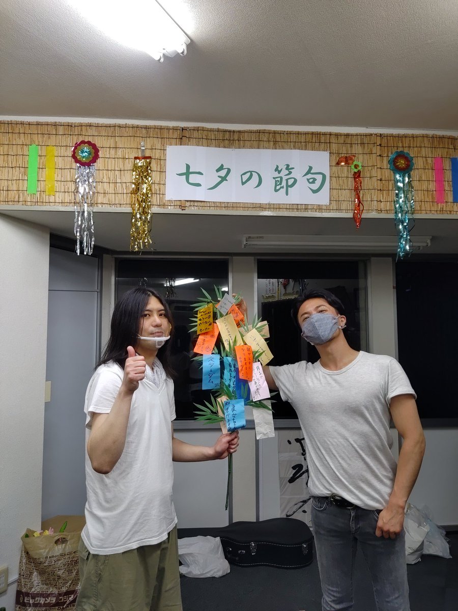 ikevo0601owner's tweet image. 教室を『七夕🎋』仕様にチェンジ(^_^)b今年も着々と「お願い事」を更新していくぜ～🌟

#池袋東口ボーカルスクール
#七夕 
#お願い事