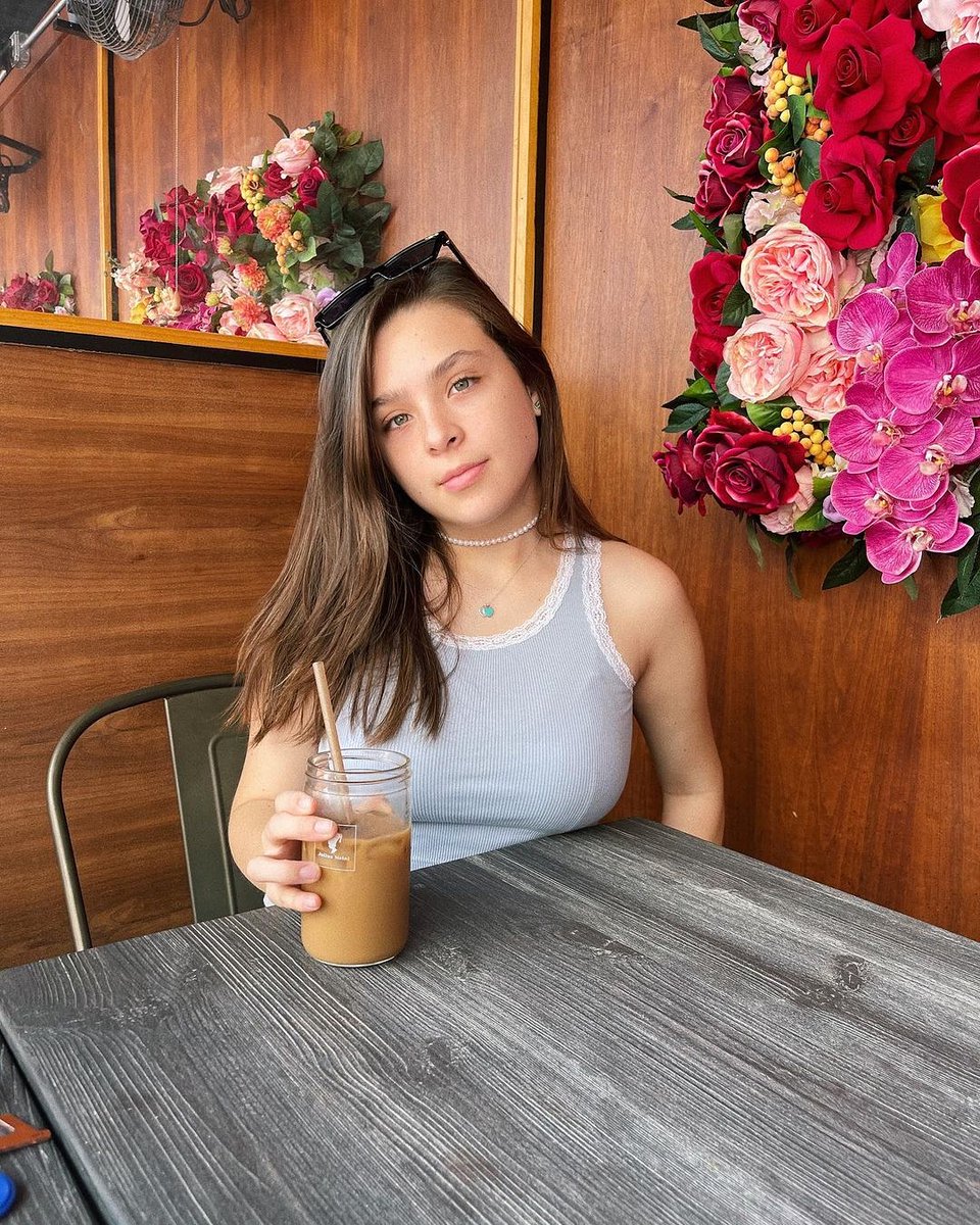 La bella <a href="/DalexaOficial/">Dalexa</a> quiere saber con qué disfrutarías ver el GRAN FINAL de #LaSuerteDeLoli ESTA NOCHE 

1️⃣ Un café helado
2️⃣ Unas palomitas 🍿
3️⃣ Un té

Te esperamos HOY a las 9PM/8C por @telemundo #LSDL