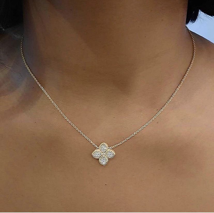 bozjewelry's tweet photo. Forever favorites for the special one.
Sharon in Nora set 
Certified VVS natural diamonds in 18karat gold 
Certification - IGL (self verification online)
Earrings - N395,000
Necklace - N475,000

Together -N775,000
Yellow, white or rose gold

#BozJewelry #BOZDiamond https://t.co/apAA1xYbYW