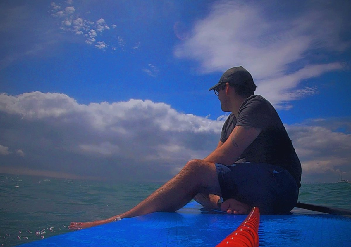 AlphaIIZeta's tweet photo. Nice morning out yesterday at gunwharf for a father days breakfast, then the weather decided to clear up so took my board once again 😜🏄‍♂️ #twobarefeet #paddleboarding https://t.co/wCk88bEq8c