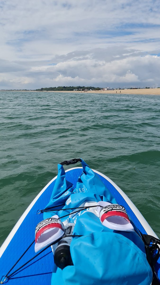 AlphaIIZeta's tweet photo. Nice morning out yesterday at gunwharf for a father days breakfast, then the weather decided to clear up so took my board once again 😜🏄‍♂️ #twobarefeet #paddleboarding https://t.co/wCk88bEq8c