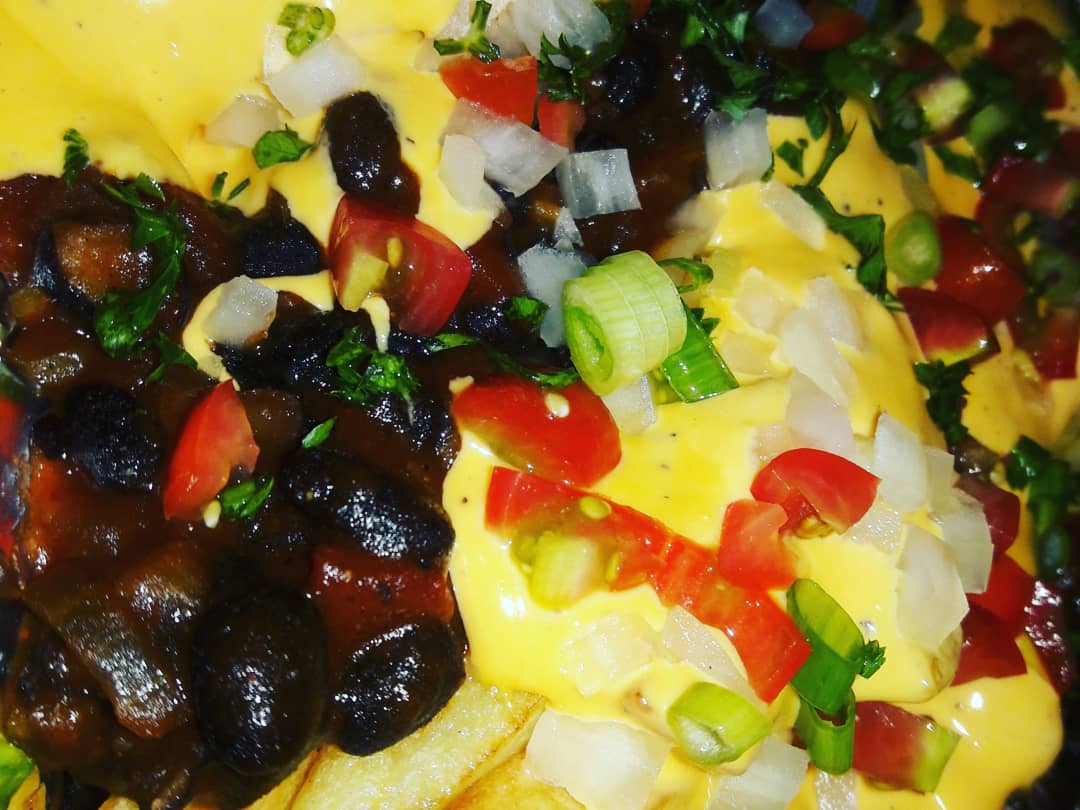 Here is some Vegetarian Chili Cheese Fries for you'll
Happy Monday

#vegetarian #beanchili #cheese #cheesesauce #DisBakeryandCatering #ChefSampson