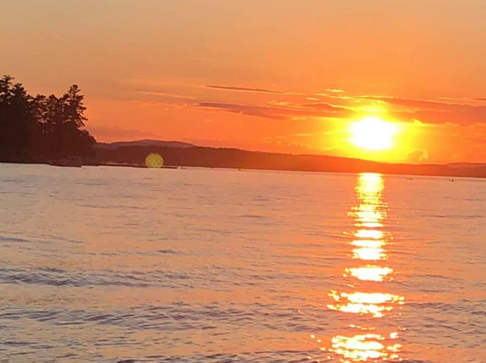 myWinnipesaukee's tweet photo. Sunset pic by Lori Whelan https://t.co/5jtpL2lXft