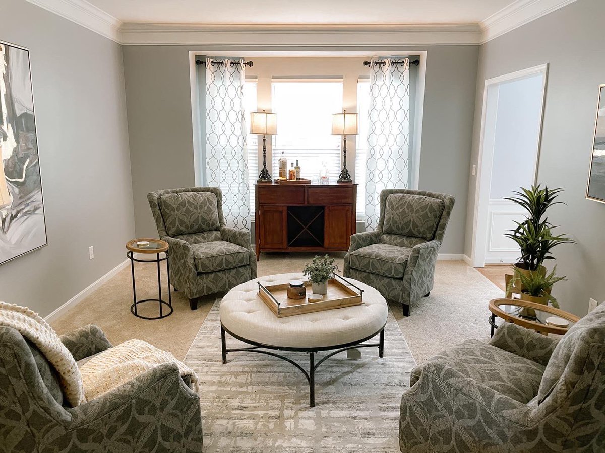 adezine's tweet photo. Before and afters of a recent redesign!

There are so many details we love about this transformation. Especially the updated paint colors! https://t.co/vqChO0yKWo