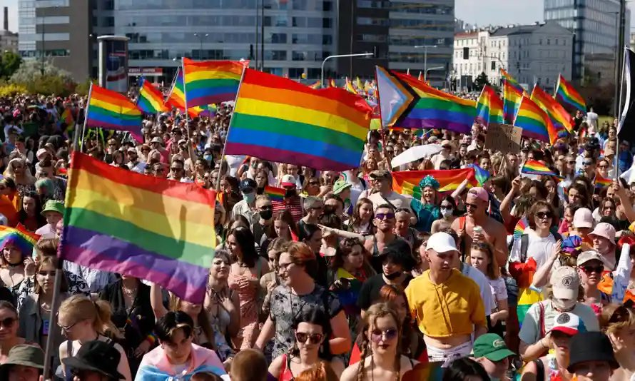 As more and more vaccine doses are administered worldwide, and measures to curb COVID-19 virus are slowly lifted, we are MORE than happy watching LGBTQ + rallies again, because it seems like they haven't been around for a veery long time!😍
Warsaw Pride 2021. 🔥🏳️‍⚧️🏳️‍🌈