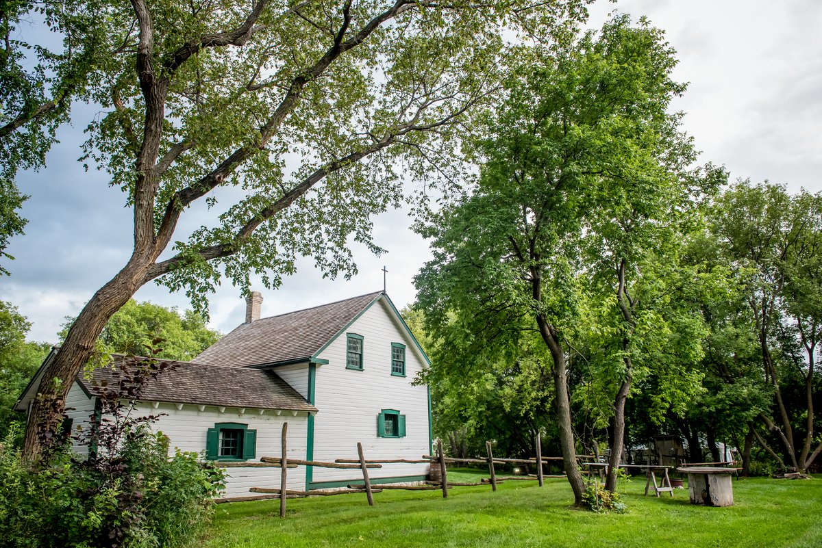 HistoricPlaces's tweet photo. On National #IndigenousPeoplesDay, we're highlighting Riel House #nationalhistoricsite in Winnipeg. The site’s association with Louis Riel and its river lot illustrate the early stamp of Métis culture upon the land. #IPDCanada

ℹ️: https://t.co/pytZ0STdGU https://t.co/inI1WVW10R