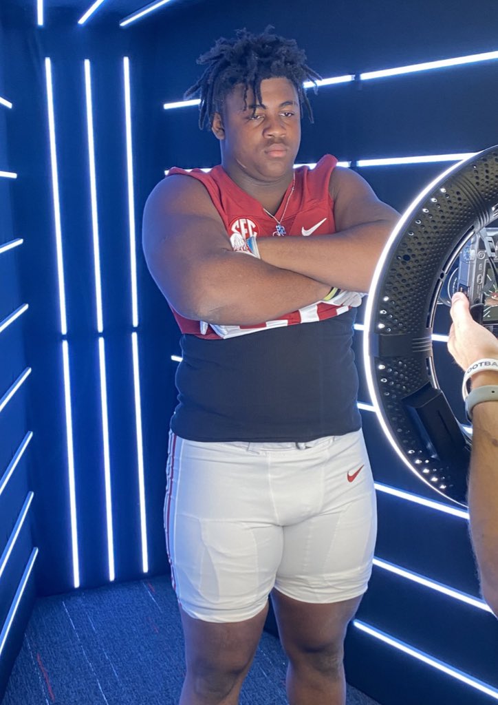 RTRnews's tweet photo. 5-Star DL James Smith
#CarverHS #ClassOf2023 #RollTide @BigKong57 https://t.co/ctJluek7zP