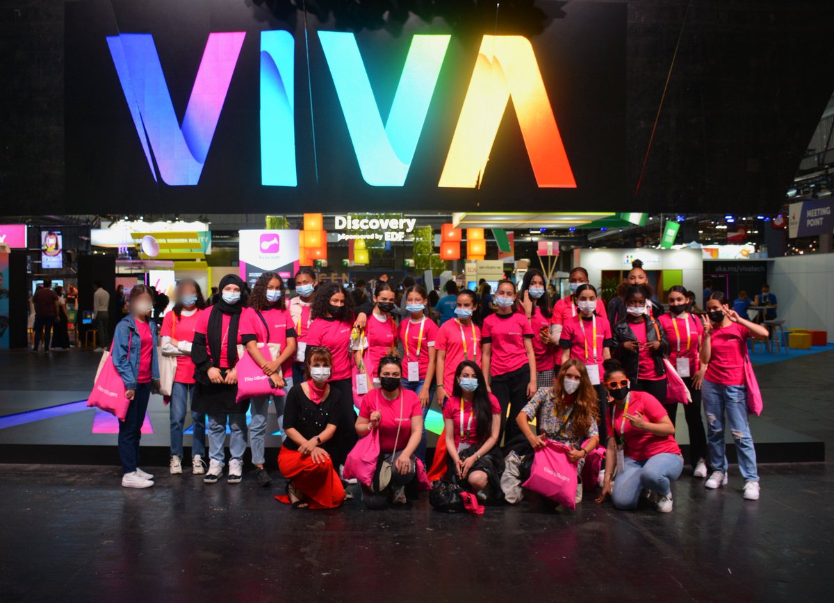 Ellesbougent's tweet photo. Merci à nos marraines @renaultgroup @EDFofficiel @SAFRAN @Orange_France @RATPgroup et @Veolia_FR  d'avoir mis des étoiles dans les yeux des collégiennes à #VivaTech 2021 samedi dernier !🤩 Peut-être de futures ingénieures et techniciennes dans la #tech 💪
#womenintech @VivaTech https://t.co/5z5abABD7c