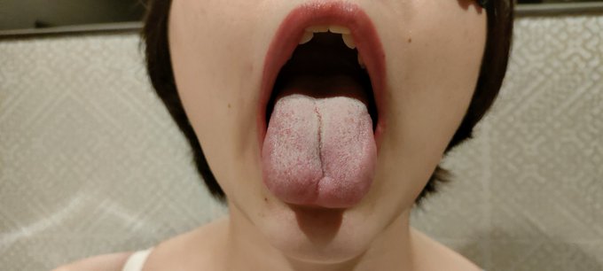 撮影終えました😆  控えめに言って、プレイが濃厚な女優さんでした（笑）  舌苔もびっしり激臭でした  フォロー、RTしてくれた方には限定動画をプレゼント予定です！ #唾フェチ #舌フェチ #匂いフェチ<a href="/tag/%E5%94%BE%E3%83%95%E3%82%A7%E3%83%81"class="tags">#唾フェチ</a><a href="/tag/%E8%88%8C%E3%83%95%E3%82%A7%E3%83%81"class="tags"><span>#舌フェチ</span></a><a href="/tag/%E5%8C%82%E3%81%84%E3%83%95%E3%82%A7%E3%83%81"class="tags"><span>#匂いフェチ</span></a><a href="/tag/%E9%BC%BB%E8%88%90%E3%82%81"class="tags"><span>#鼻舐め</span></a><a href="/tag/%E5%8F%A3%E8%87%AD%E3%83%95%E3%82%A7%E3%83%81"class="tags"><span>#口臭フェチ</span></a><a href="/tag/%E9%A1%94%E8%88%90%E3%82%81"class="tags"><span>#顔舐め</span></a>