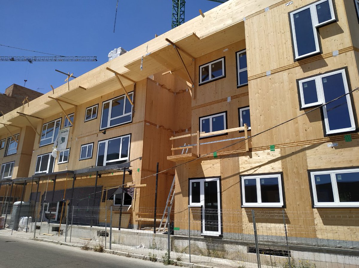 BlowerdoorTest1's tweet photo. Hace algún tiempo realizamos los ensayos #BlowerDoor certificativos en el edificio plurifamiliar de #Entrepatios #LasCarolinas
@EntrepatiosCoop
#GEOH
#EficienciaEnergética
#EECN https://t.co/BhYtww4SuC