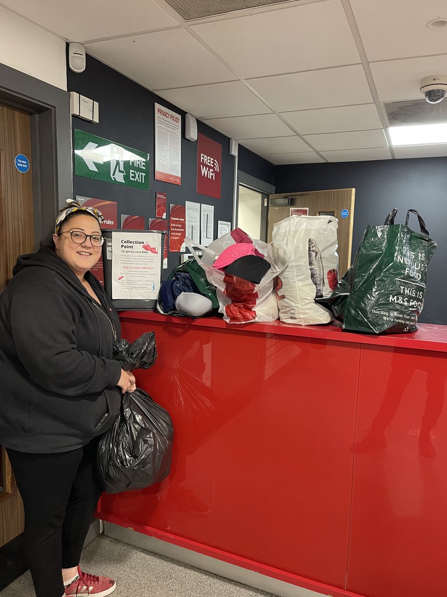 SuttonSoroptim1's tweet photo. Busy morning collecting bras from our local @EveryoneActive Thank you for all your donations!!!
The bins will remain for another few weeks so still time to drop off any gently used bras you have.
Help us smash our target of 1000 bras!
#bracollection #sutton #carshalton https://t.co/4lSnGfoyjP