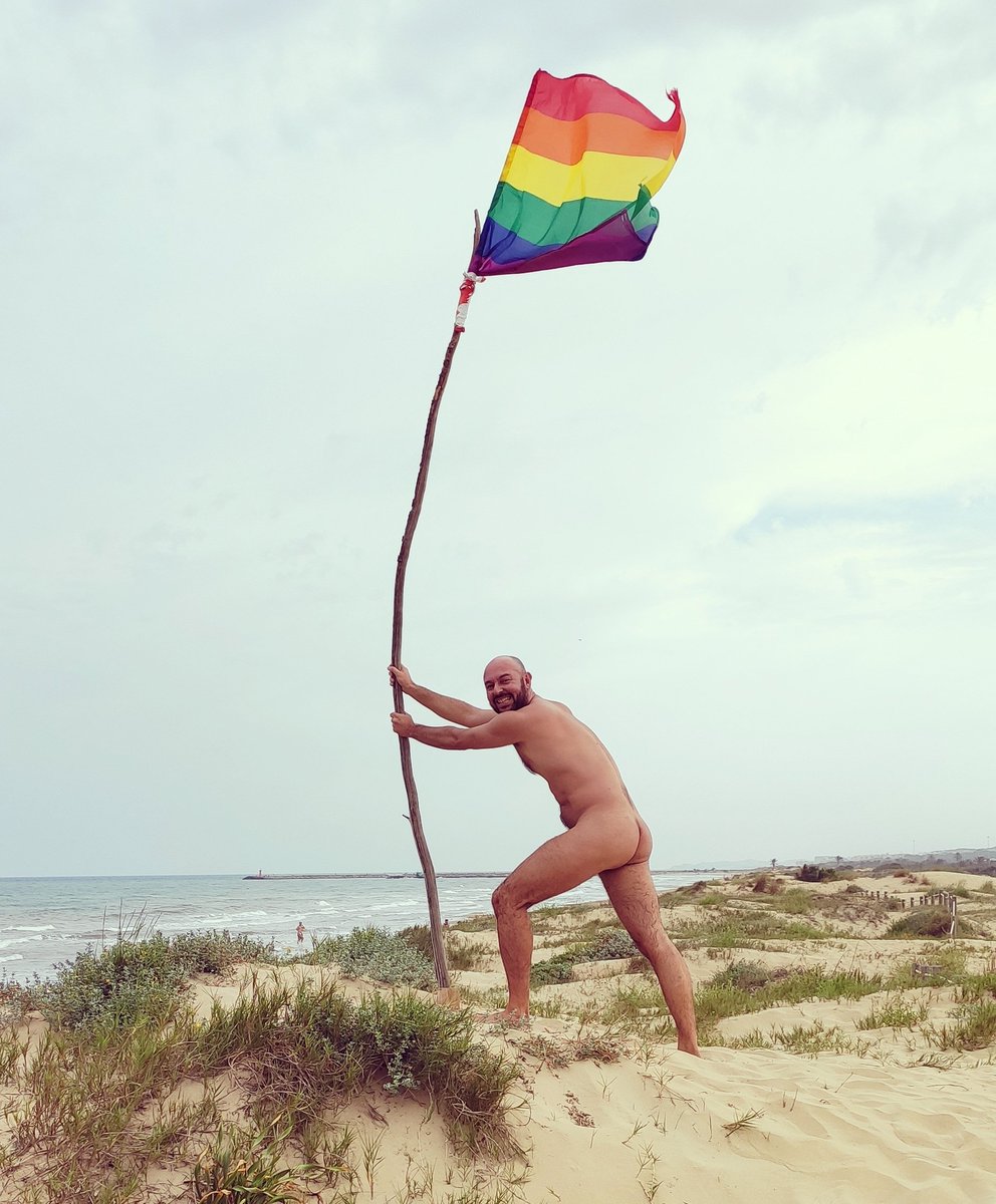 jvhp4878's tweet photo. Que empieza la mejor estación del año 🌊⛱️☀️ #FelizLunes #playa #relax #desconexion #sun #luz #Sol #verano #summer #junio #june #Naturista #nudismo #Alicante #ElRebollo #guardamar #Spain #España #amor #love #selfie #happy #feliz #gay #gaylove #photooftheday #picoftheday https://t.co/S8Zow2IsWP
