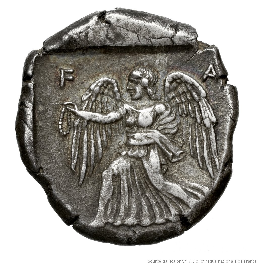 Pensive ou pressée : la #Victoire🧚 à #Olympie🌿. 

Statères d'argent grecs frappés à Elis/Olympie vers 440-430 a.C. et conservés à <a href="/laBnF/">La Bibliothèque nationale de France</a>.
#Greek  #numismatics #OlympicDay2021 #OlympicDay