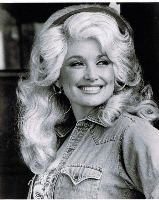 PrairiePhlox's tweet photo. Sometimes you just happen across pictures of young Dolly Parton while reading something else and you just have to stop and appreciate. https://t.co/h5UbNHjgjP