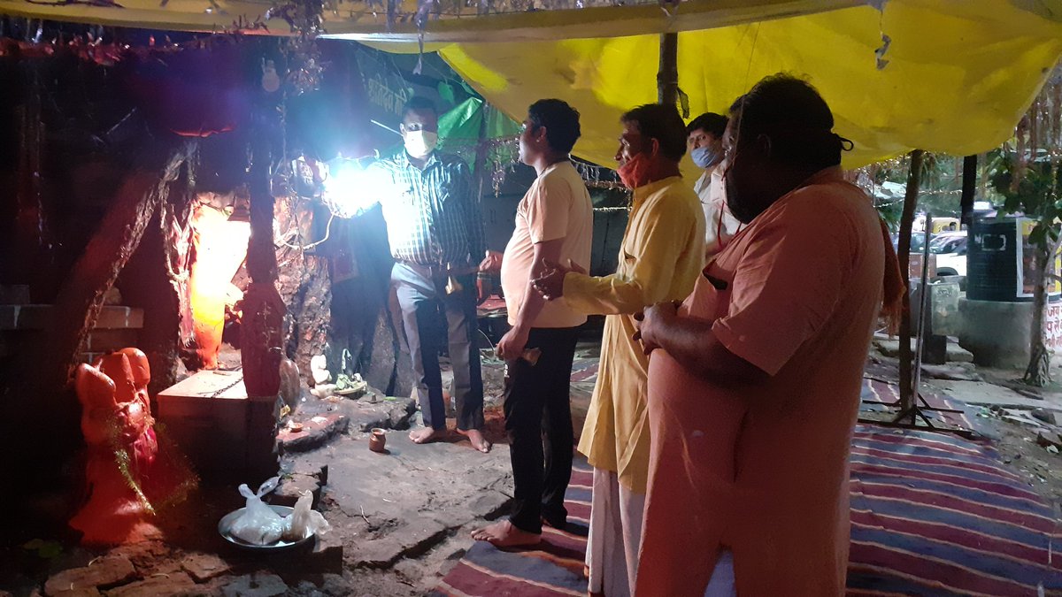 ApurvVarma's tweet photo. #हनुमानजी मंदिर में नही रहेंगे तो कहाँ रहेंगे?
#ॐशिवशक्तिपीठ_शनिदेव_मंदिर एब्लॉक इंदिरानगर #लखनऊ में हनुमान जी की मूर्ति पुनः स्थापित करने के लिये प्रभु से प्रार्थना@UPGovt @ANINewsUP @dgpup @lkopolice @Uppolice @AdminLKO @RadhamohanBJP @swatantrabjp @ANINewsUP @BJP4UP @BJP4India https://t.co/0vdJZH0z1P