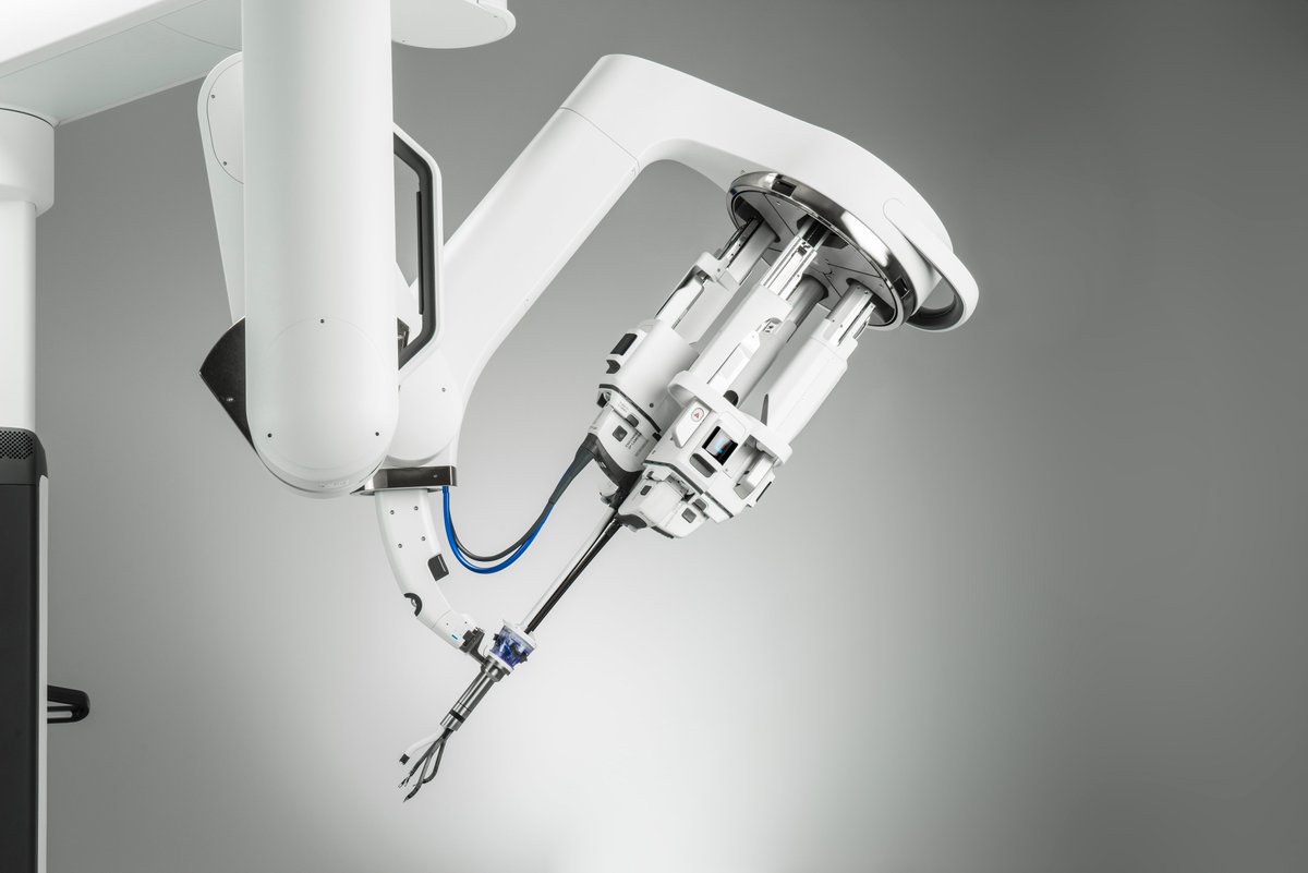 HNSurgeon's tweet image. Is the robot worth it? Dr. @duvvuri_md has arranged speakers so that we can finally have the #Orator vs. #ECOG3311 debate. These #multiD conversations = so important in defining how #HNOncologists present (w/ equipoise) the value of #robotics &amp;amp; #TORS.   Gonna be a great session!