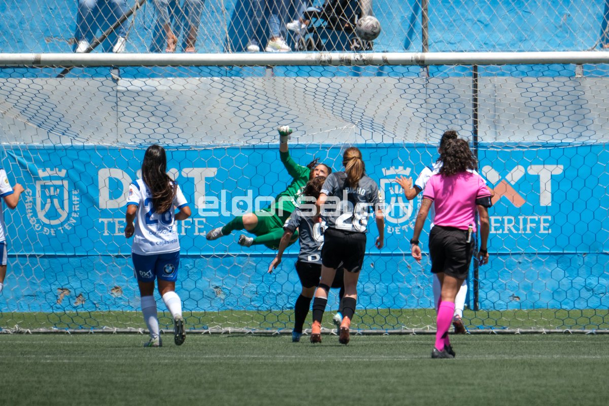 Jacfotografo's tweet photo. La fotogalería de la UDG Tenerife ante el Rayo Vallecano - https://t.co/dugB7Cdlym https://t.co/6Ivj6CaWcX https://t.co/56qyMX9cDc