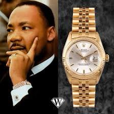 RokhayaDiallo's tweet image. Et sinon : 
- Martin Luther King portait une Rolex. Sa famille a accepté de le faire figurer sur une campagne de la marque en 2013.

- Muhammad Ali a été égérie de Louis Vuitton. 

Vous allez laisser Assa Traoré tranquille maintenant  ?
