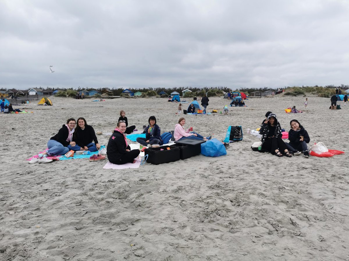 priors_field's tweet image. To kick off the @BSAboarding #NationalboardingWeek our @PFBoarding made the most of the British summer and hit the beach #iloveboarding #PFtheplacetoachieve