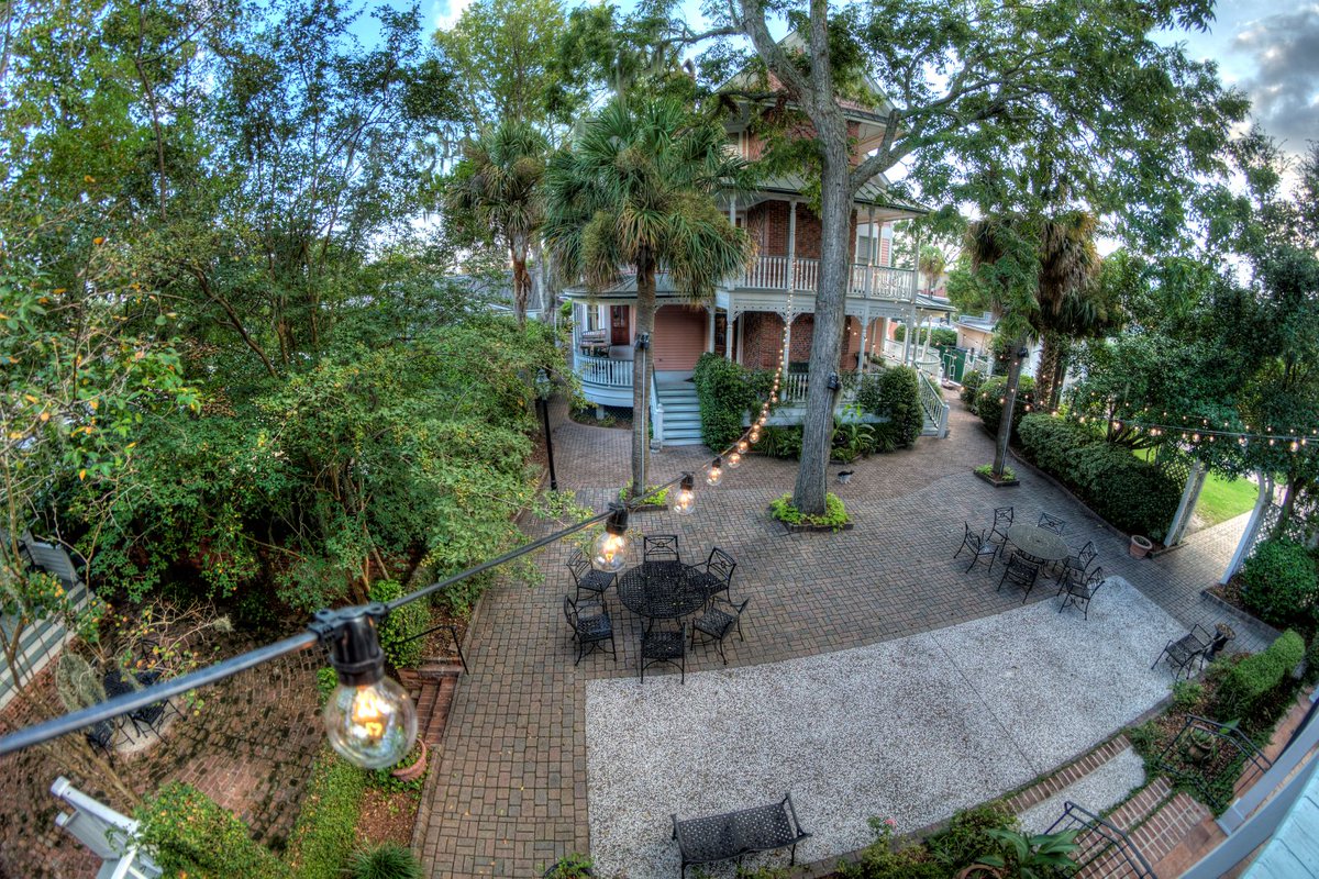 Beaufort Inn tweet media