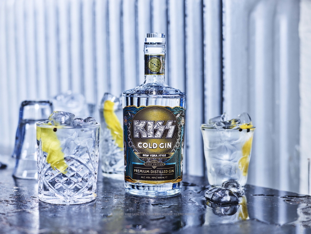 KISS Launches World's Most Rock 'N' Roll Gin, 'Cold Gin' blabbermouth.net/news/kiss-laun…