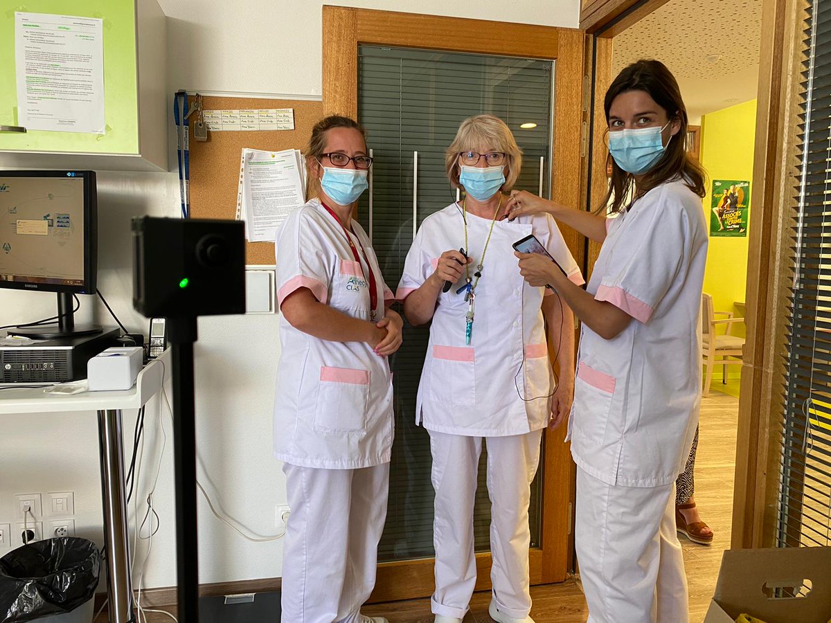 [ CASQUE DE REALITE VIRTUELLE 🩺 ]
Un #film3D pour découvrir les métiers auprès des personnes âgées est actuellement en tournage à La Résidence Heureuse à Annecy.

#3D #Réalitevirtuelle #1jeune1solution #mljba